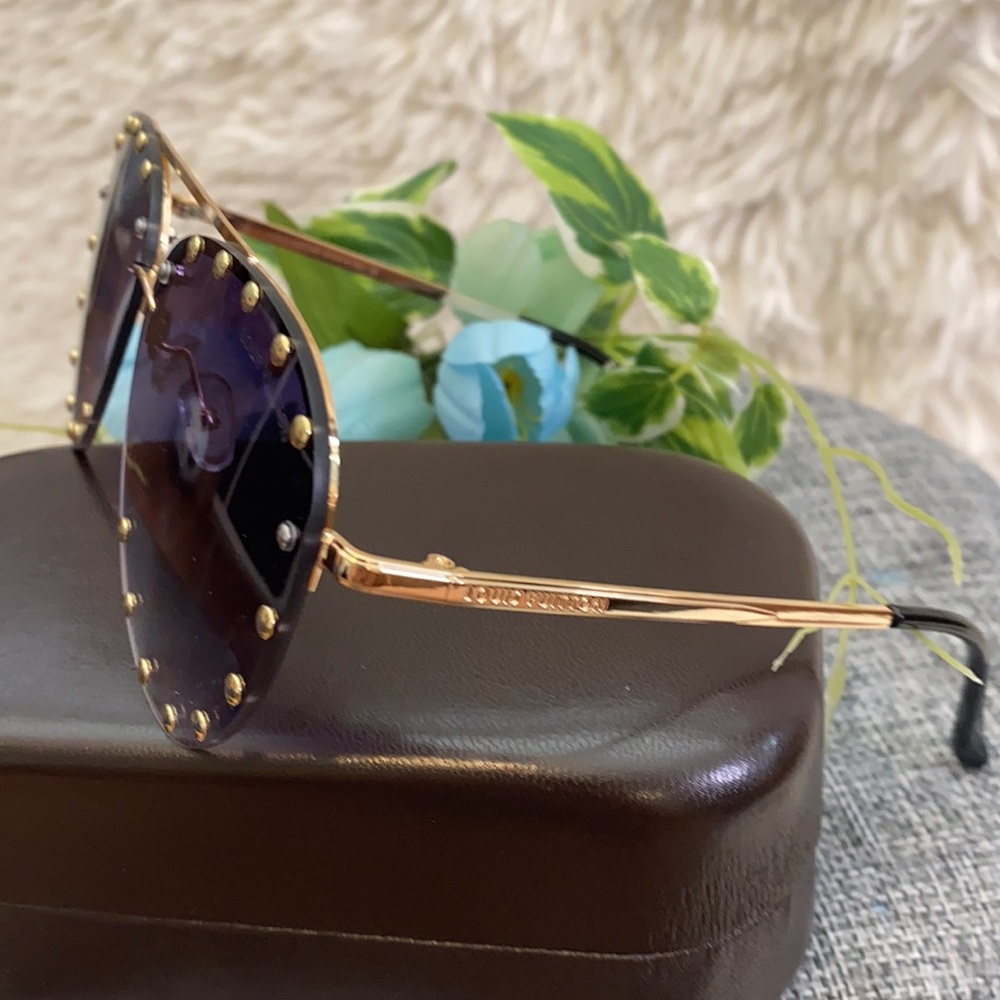 Sunglasses - Picture 2 of 7